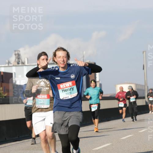03.10.2025 - Köhlbrandbrückenlauf Jannik Wohlers http://msf.ph/oto/9075309 03.10.2025 09:51:28 Position 3 3835, 3379 meine-sportfotos.de