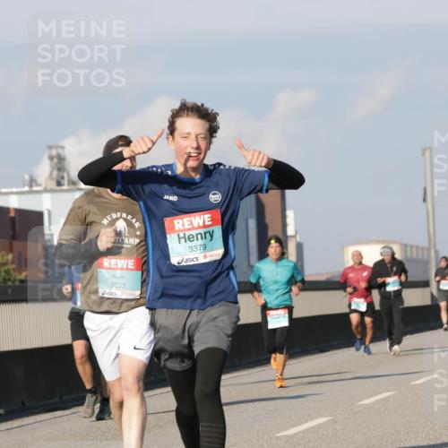 03.10.2025 - Köhlbrandbrückenlauf Jannik Wohlers http://msf.ph/oto/9075324 03.10.2025 09:51:28 Position 3 3835, 3379 meine-sportfotos.de