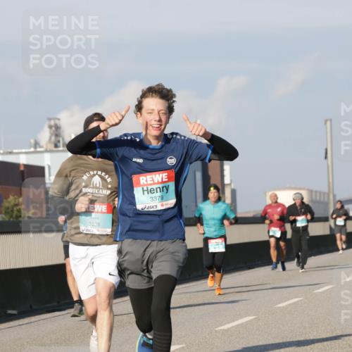 03.10.2025 - Köhlbrandbrückenlauf Jannik Wohlers http://msf.ph/oto/9075335 03.10.2025 09:51:28 Position 3 3835, 3379 meine-sportfotos.de