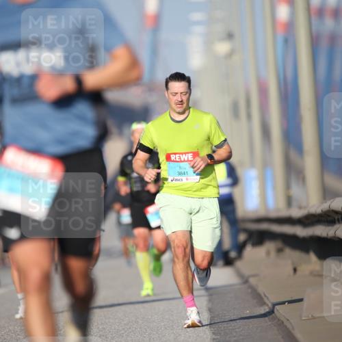 03.10.2025 - Köhlbrandbrückenlauf Jannik Wohlers http://msf.ph/oto/9075342 03.10.2025 09:41:49 Position 3 3841 meine-sportfotos.de