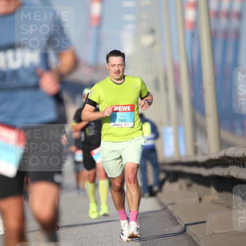 03.10.2025 - Köhlbrandbrückenlauf Jannik Wohlers http://msf.ph/oto/9075350 03.10.2025 09:41:49 Position 3 3841 meine-sportfotos.de