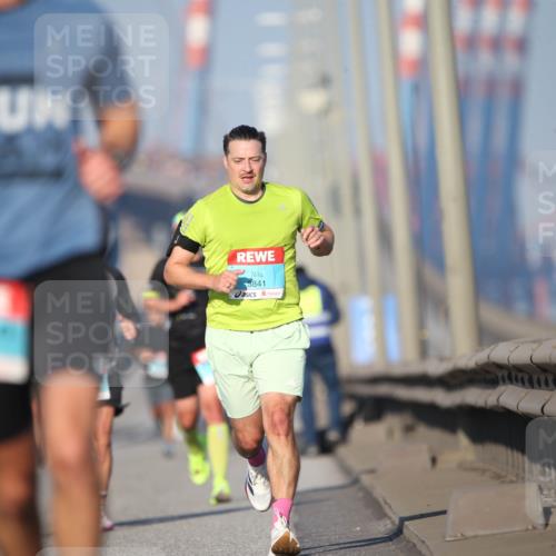 03.10.2025 - Köhlbrandbrückenlauf Jannik Wohlers http://msf.ph/oto/9075357 03.10.2025 09:41:49 Position 3 3841 meine-sportfotos.de