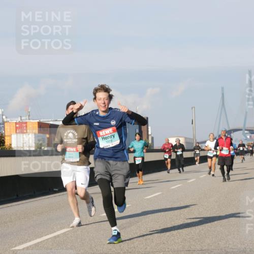 03.10.2025 - Köhlbrandbrückenlauf Jannik Wohlers http://msf.ph/oto/9075381 03.10.2025 09:51:29 Position 3 3835, 3379 meine-sportfotos.de