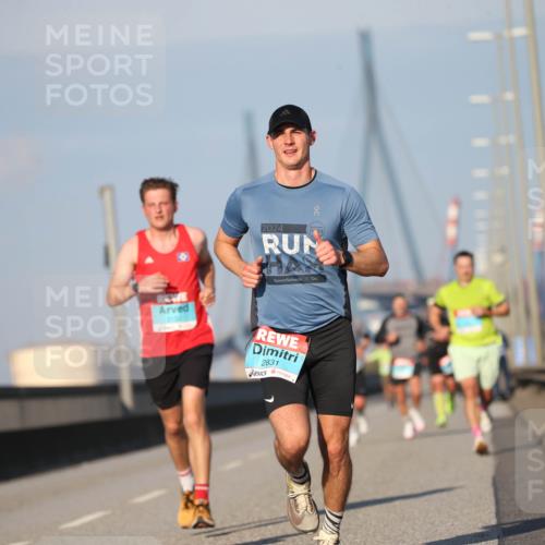 03.10.2025 - Köhlbrandbrückenlauf Jannik Wohlers http://msf.ph/oto/9075409 03.10.2025 09:41:51 Position 3 2024, 1268, 2831 meine-sportfotos.de