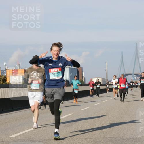 03.10.2025 - Köhlbrandbrückenlauf Jannik Wohlers http://msf.ph/oto/9075412 03.10.2025 09:51:29 Position 3 0, 3835, 3379 meine-sportfotos.de