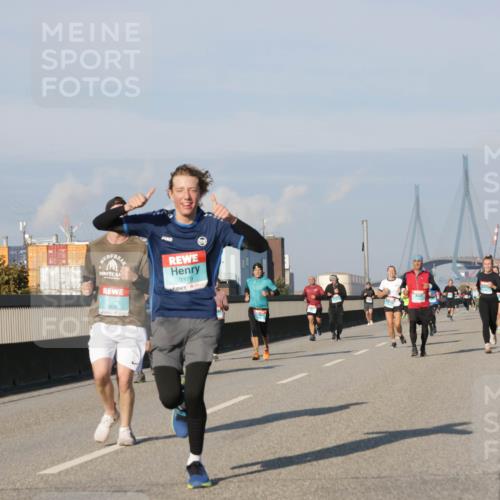 03.10.2025 - Köhlbrandbrückenlauf Jannik Wohlers http://msf.ph/oto/9075423 03.10.2025 09:51:29 Position 3 3379, 3835 meine-sportfotos.de