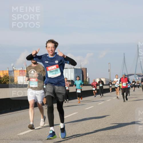 03.10.2025 - Köhlbrandbrückenlauf Jannik Wohlers http://msf.ph/oto/9075443 03.10.2025 09:51:29 Position 3 3379, 3835 meine-sportfotos.de