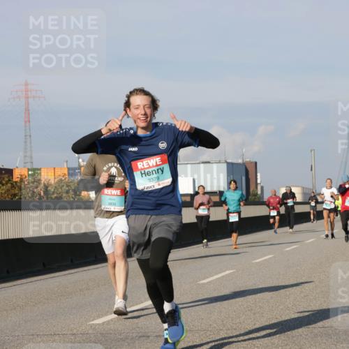 03.10.2025 - Köhlbrandbrückenlauf Jannik Wohlers http://msf.ph/oto/9075478 03.10.2025 09:51:30 Position 3 3835, 3379 meine-sportfotos.de