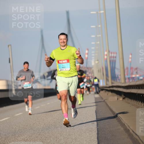 03.10.2025 - Köhlbrandbrückenlauf Jannik Wohlers http://msf.ph/oto/9075543 03.10.2025 09:41:56 Position 3 3841 meine-sportfotos.de