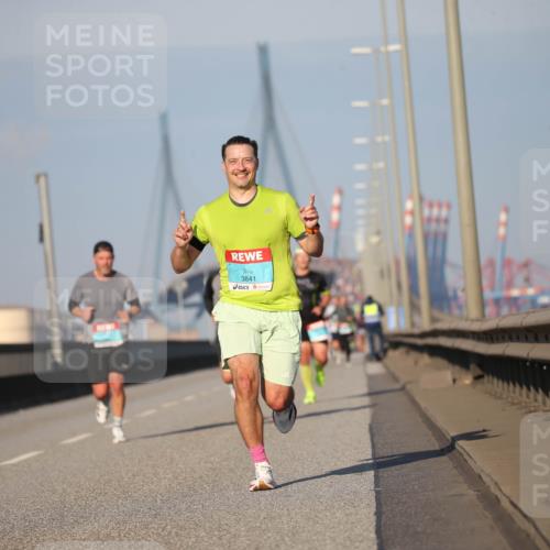 03.10.2025 - Köhlbrandbrückenlauf Jannik Wohlers http://msf.ph/oto/9075549 03.10.2025 09:41:56 Position 3 3841 meine-sportfotos.de