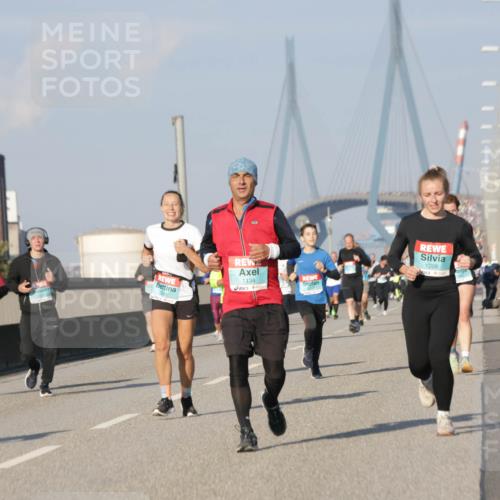 03.10.2025 - Köhlbrandbrückenlauf Jannik Wohlers http://msf.ph/oto/9075561 03.10.2025 09:51:32 Position 3 3341, 1134, 1208 meine-sportfotos.de