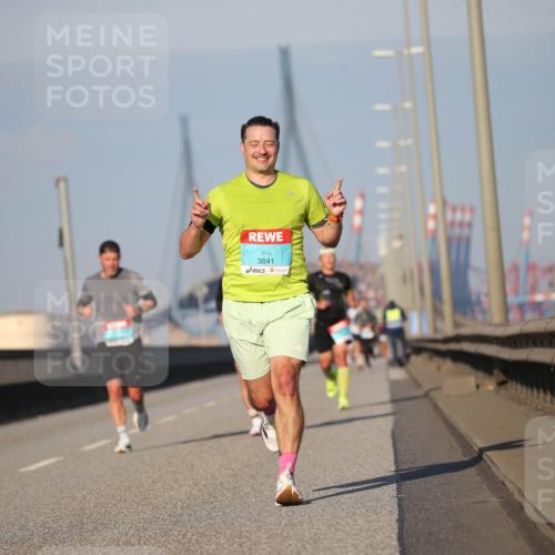 03.10.2025 - Köhlbrandbrückenlauf Jannik Wohlers http://msf.ph/oto/9075562 03.10.2025 09:41:56 Position 3 3841 meine-sportfotos.de