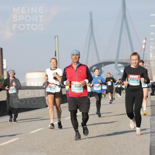 03.10.2025 - Köhlbrandbrückenlauf Jannik Wohlers http://msf.ph/oto/9075566 03.10.2025 09:51:32 Position 3 3341, 1134, 1208 meine-sportfotos.de