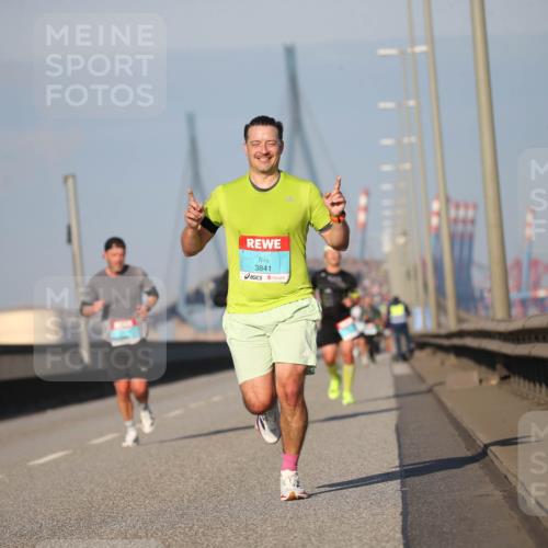 03.10.2025 - Köhlbrandbrückenlauf Jannik Wohlers http://msf.ph/oto/9075568 03.10.2025 09:41:56 Position 3 3841 meine-sportfotos.de