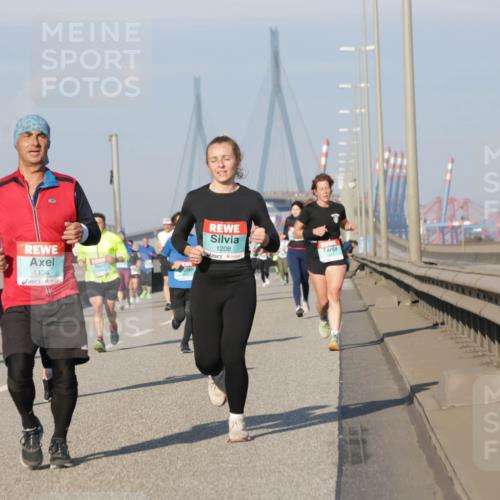 03.10.2025 - Köhlbrandbrückenlauf Jannik Wohlers http://msf.ph/oto/9075658 03.10.2025 09:51:35 Position 3 1134, 1208, 2 meine-sportfotos.de