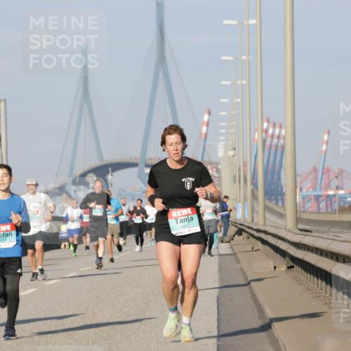 03.10.2025 - Köhlbrandbrückenlauf Jannik Wohlers http://msf.ph/oto/9075708 03.10.2025 09:51:37 Position 3 3198, 3497, 1412 meine-sportfotos.de