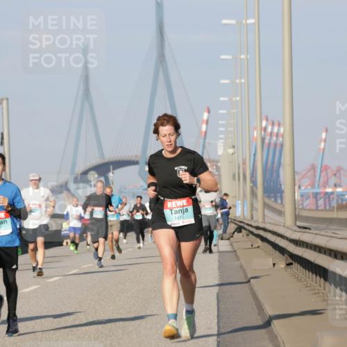 03.10.2025 - Köhlbrandbrückenlauf Jannik Wohlers http://msf.ph/oto/9075718 03.10.2025 09:51:37 Position 3 3198, 3497, 1412 meine-sportfotos.de