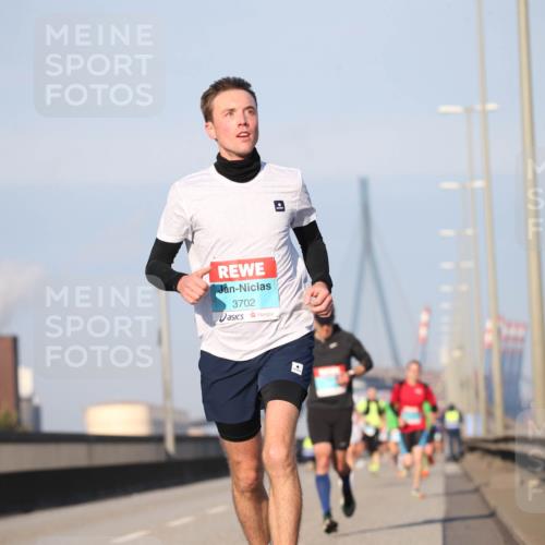 03.10.2025 - Köhlbrandbrückenlauf Jannik Wohlers http://msf.ph/oto/9075742 03.10.2025 09:42:21 Position 3 3702, 4 meine-sportfotos.de