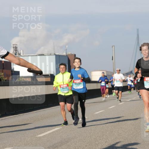 03.10.2025 - Köhlbrandbrückenlauf Jannik Wohlers http://msf.ph/oto/9075780 03.10.2025 09:51:39 Position 3 3341, 3497, 3198, 1412 meine-sportfotos.de