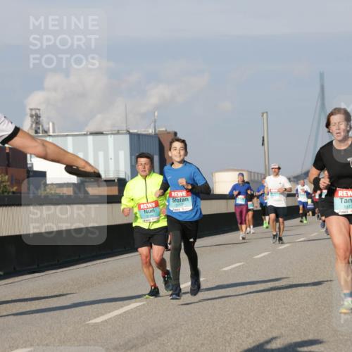 03.10.2025 - Köhlbrandbrückenlauf Jannik Wohlers http://msf.ph/oto/9075785 03.10.2025 09:51:39 Position 3 3341, 3198, 3497, 1412 meine-sportfotos.de