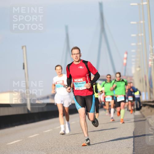 03.10.2025 - Köhlbrandbrückenlauf Jannik Wohlers http://msf.ph/oto/9075879 03.10.2025 09:42:27 Position 3 3490 meine-sportfotos.de