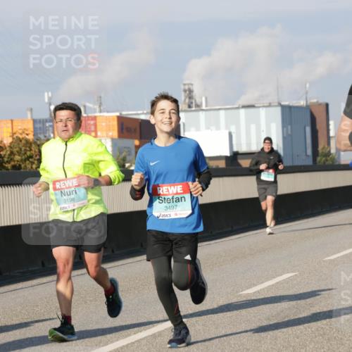 03.10.2025 - Köhlbrandbrückenlauf Jannik Wohlers http://msf.ph/oto/9075907 03.10.2025 09:51:41 Position 3 3198, 3497, 1412 meine-sportfotos.de