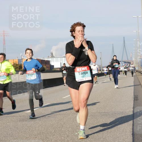 03.10.2025 - Köhlbrandbrückenlauf Jannik Wohlers http://msf.ph/oto/9075926 03.10.2025 09:51:42 Position 3 3198, 3497, 1412 meine-sportfotos.de