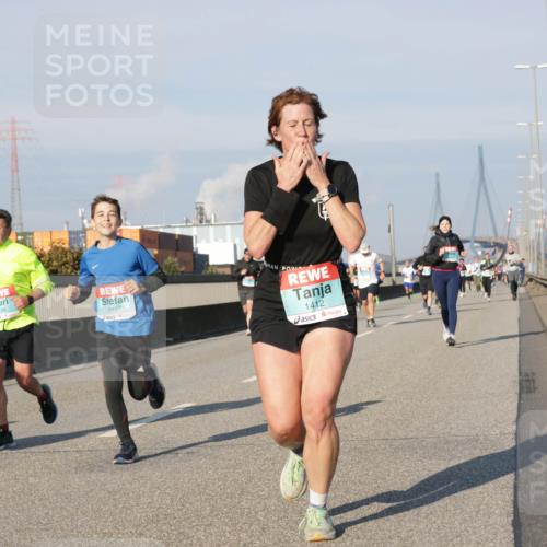 03.10.2025 - Köhlbrandbrückenlauf Jannik Wohlers http://msf.ph/oto/9075932 03.10.2025 09:51:42 Position 3 3198, 3497, 1412 meine-sportfotos.de