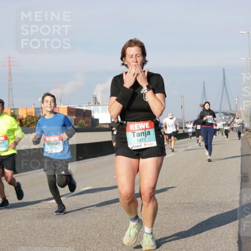 03.10.2025 - Köhlbrandbrückenlauf Jannik Wohlers http://msf.ph/oto/9075944 03.10.2025 09:51:42 Position 3 3198, 3497, 1412 meine-sportfotos.de