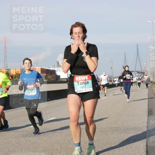 03.10.2025 - Köhlbrandbrückenlauf Jannik Wohlers http://msf.ph/oto/9075946 03.10.2025 09:51:42 Position 3 3198, 3497, 1412 meine-sportfotos.de
