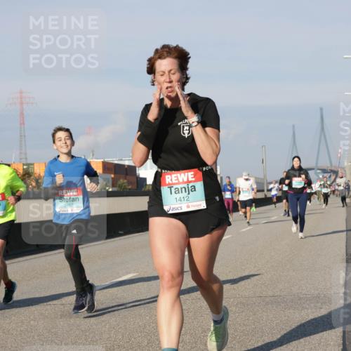 03.10.2025 - Köhlbrandbrückenlauf Jannik Wohlers http://msf.ph/oto/9075956 03.10.2025 09:51:42 Position 3 3198, 3497, 1412 meine-sportfotos.de