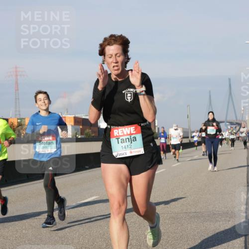 03.10.2025 - Köhlbrandbrückenlauf Jannik Wohlers http://msf.ph/oto/9075962 03.10.2025 09:51:42 Position 3 3198, 3497, 1412 meine-sportfotos.de