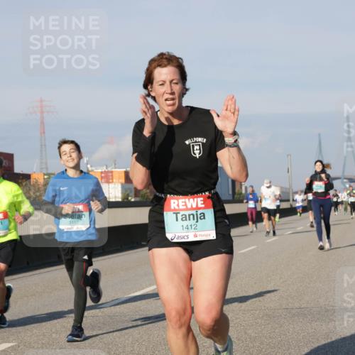 03.10.2025 - Köhlbrandbrückenlauf Jannik Wohlers http://msf.ph/oto/9075975 03.10.2025 09:51:42 Position 3 3198, 3497, 1412 meine-sportfotos.de