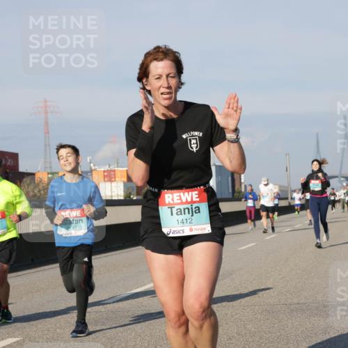 03.10.2025 - Köhlbrandbrückenlauf Jannik Wohlers http://msf.ph/oto/9075980 03.10.2025 09:51:42 Position 3 3198, 3497, 1412 meine-sportfotos.de