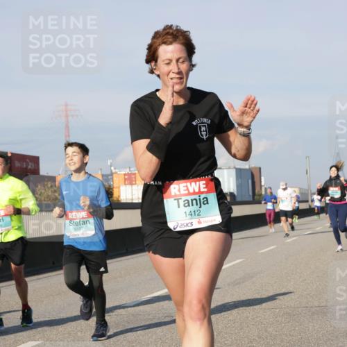 03.10.2025 - Köhlbrandbrückenlauf Jannik Wohlers http://msf.ph/oto/9075992 03.10.2025 09:51:42 Position 3 3198, 3497, 1412 meine-sportfotos.de