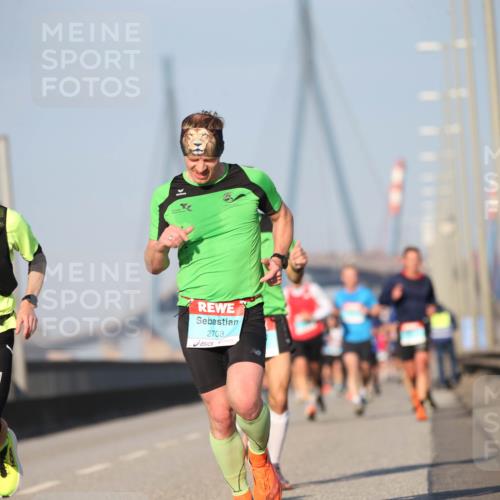 03.10.2025 - Köhlbrandbrückenlauf Jannik Wohlers http://msf.ph/oto/9076025 03.10.2025 09:42:33 Position 3 3720, 2703 meine-sportfotos.de