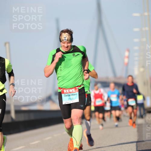 03.10.2025 - Köhlbrandbrückenlauf Jannik Wohlers http://msf.ph/oto/9076035 03.10.2025 09:42:34 Position 3 3720, 2703 meine-sportfotos.de