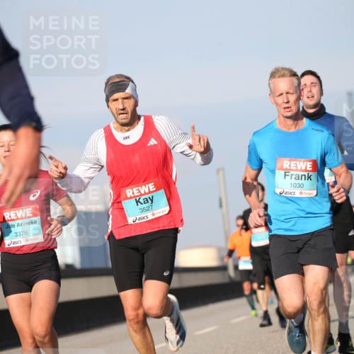 03.10.2025 - Köhlbrandbrückenlauf Jannik Wohlers http://msf.ph/oto/9076184 03.10.2025 09:42:46 Position 3 3376, 3527, 1030 meine-sportfotos.de