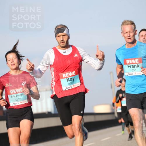 03.10.2025 - Köhlbrandbrückenlauf Jannik Wohlers http://msf.ph/oto/9076206 03.10.2025 09:42:46 Position 3 3376, 3527, 1030 meine-sportfotos.de
