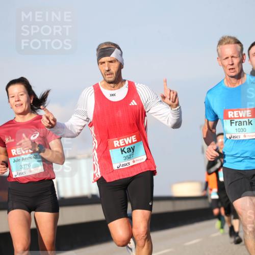 03.10.2025 - Köhlbrandbrückenlauf Jannik Wohlers http://msf.ph/oto/9076211 03.10.2025 09:42:46 Position 3 3376, 3527, 1030 meine-sportfotos.de