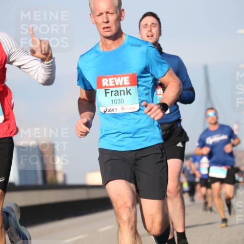 03.10.2025 - Köhlbrandbrückenlauf Jannik Wohlers http://msf.ph/oto/9076224 03.10.2025 09:42:47 Position 3 3527, 1030 meine-sportfotos.de