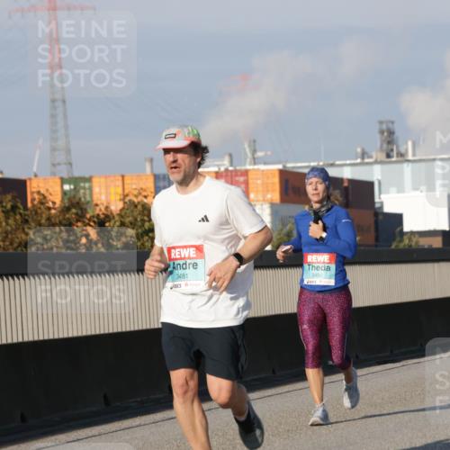 03.10.2025 - Köhlbrandbrückenlauf Jannik Wohlers http://msf.ph/oto/9076245 03.10.2025 09:51:49 Position 3 3481, 3492 meine-sportfotos.de