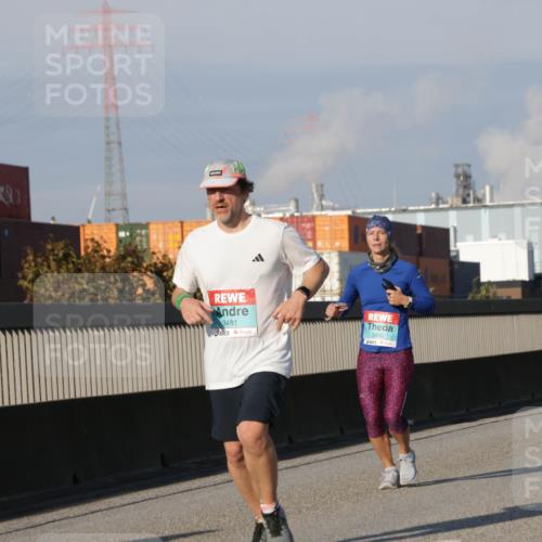 03.10.2025 - Köhlbrandbrückenlauf Jannik Wohlers http://msf.ph/oto/9076254 03.10.2025 09:51:49 Position 3 3481, 3492 meine-sportfotos.de