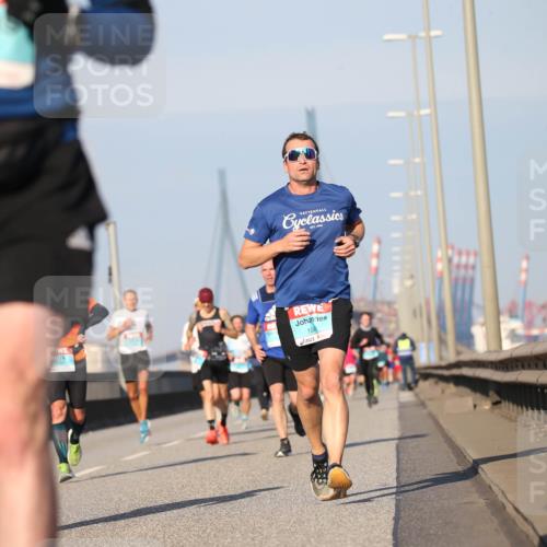03.10.2025 - Köhlbrandbrückenlauf Jannik Wohlers http://msf.ph/oto/9076258 03.10.2025 09:42:49 Position 3 104 meine-sportfotos.de