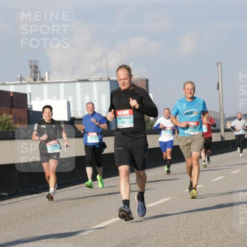 03.10.2025 - Köhlbrandbrückenlauf Jannik Wohlers http://msf.ph/oto/9076295 03.10.2025 09:51:50 Position 3 2807, 10 meine-sportfotos.de