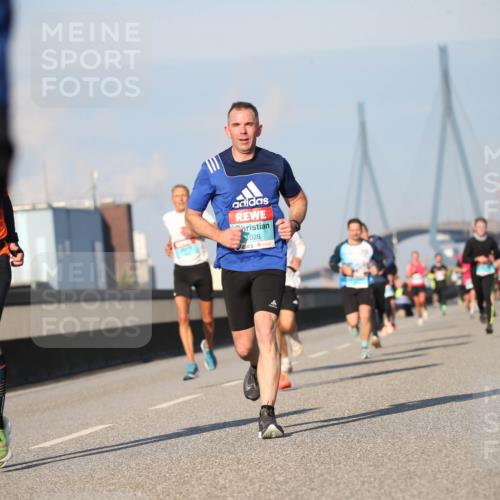 03.10.2025 - Köhlbrandbrückenlauf Jannik Wohlers http://msf.ph/oto/9076337 03.10.2025 09:42:52 Position 3 028 meine-sportfotos.de