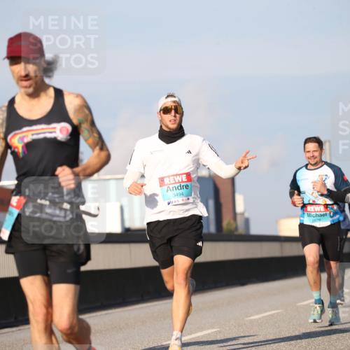 03.10.2025 - Köhlbrandbrückenlauf Jannik Wohlers http://msf.ph/oto/9076403 03.10.2025 09:42:57 Position 3 1048, 3494, 2879 meine-sportfotos.de