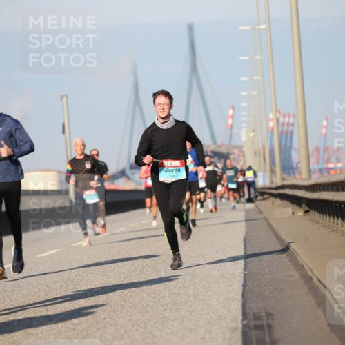 03.10.2025 - Köhlbrandbrückenlauf Jannik Wohlers http://msf.ph/oto/9076453 03.10.2025 09:42:58 Position 3 2879, 3083 meine-sportfotos.de