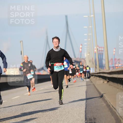 03.10.2025 - Köhlbrandbrückenlauf Jannik Wohlers http://msf.ph/oto/9076470 03.10.2025 09:42:59 Position 3 3083 meine-sportfotos.de