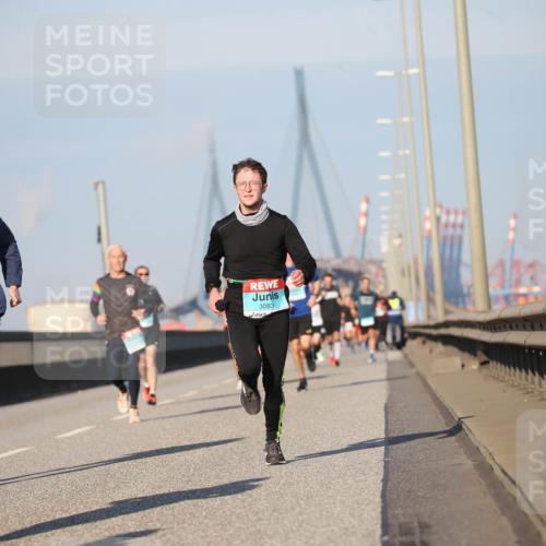 03.10.2025 - Köhlbrandbrückenlauf Jannik Wohlers http://msf.ph/oto/9076476 03.10.2025 09:42:59 Position 3 3083 meine-sportfotos.de